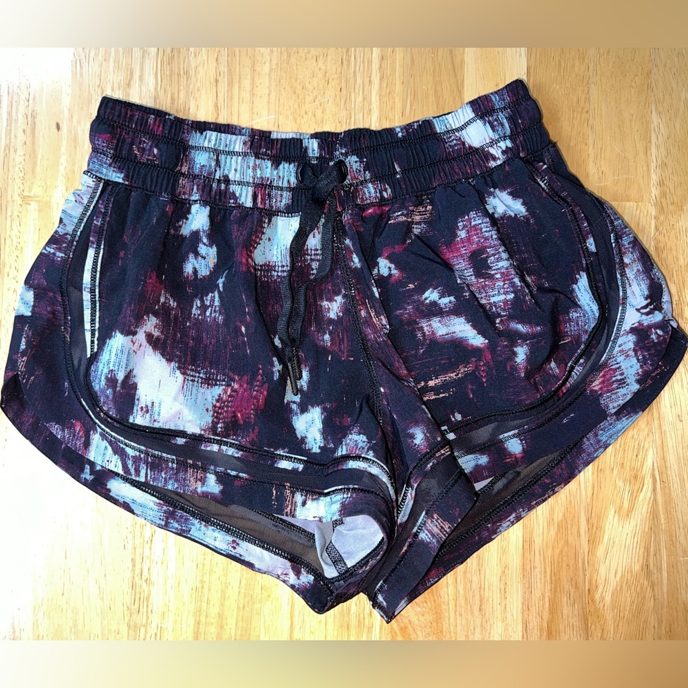Lululemon 🍋 make a move short SZ 6